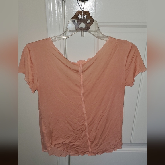 5/$40 IM IN LOVE WITH DEREK PEACH 🍑 TSHIRT SIZE SMALL - Picture 3 of 3